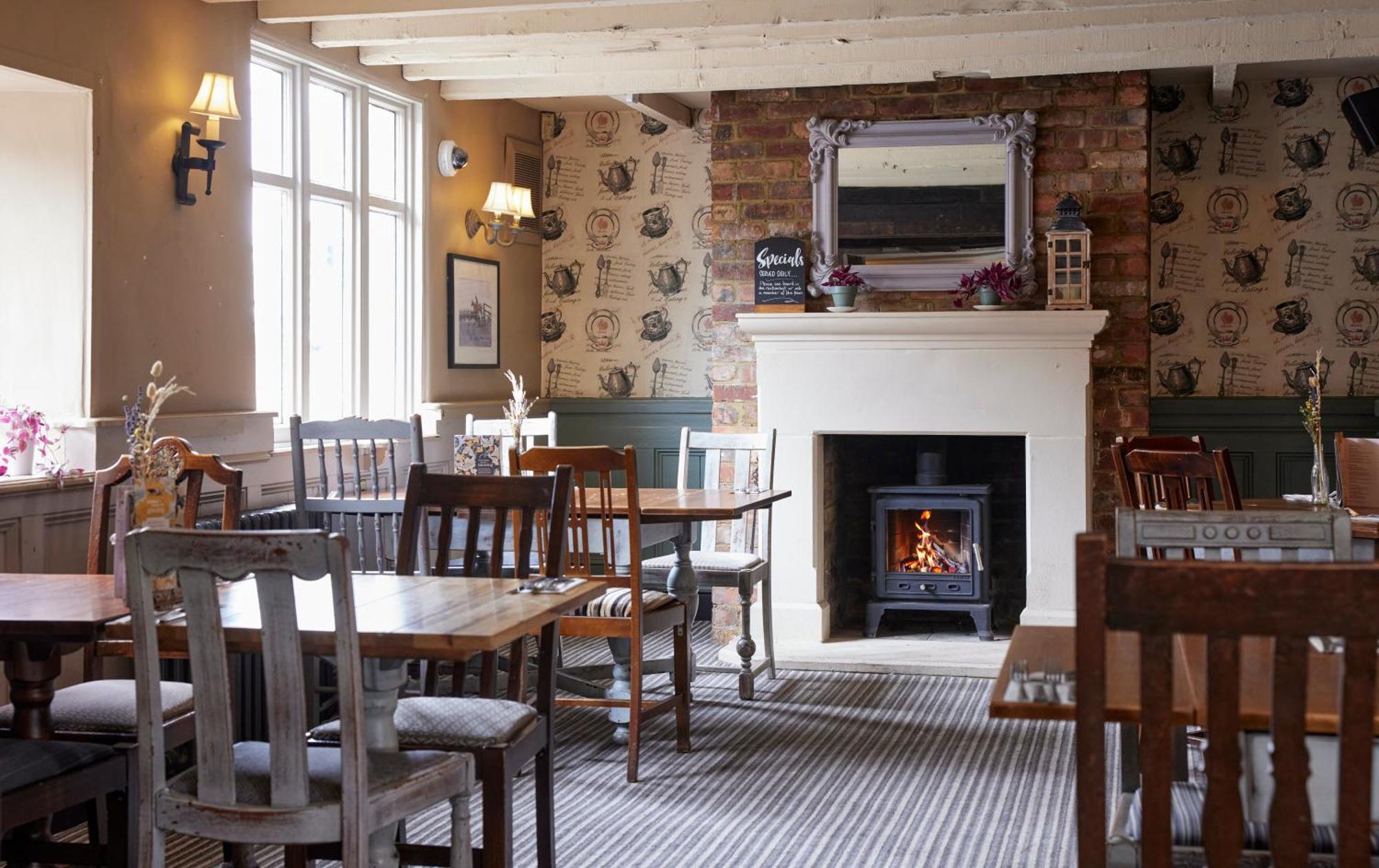 Crossroads By Chef & Brewer Collection Weedon Bec Exterior foto